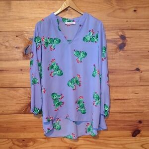 Izzy & Lola Lavender Cactus-Print V-Neck Blouse Small